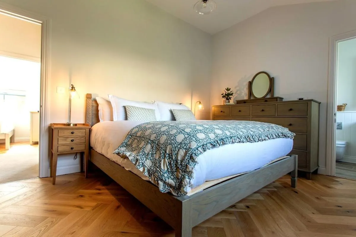 Bright Open Plan Living - Bath - Free Parking Apartment 0*,