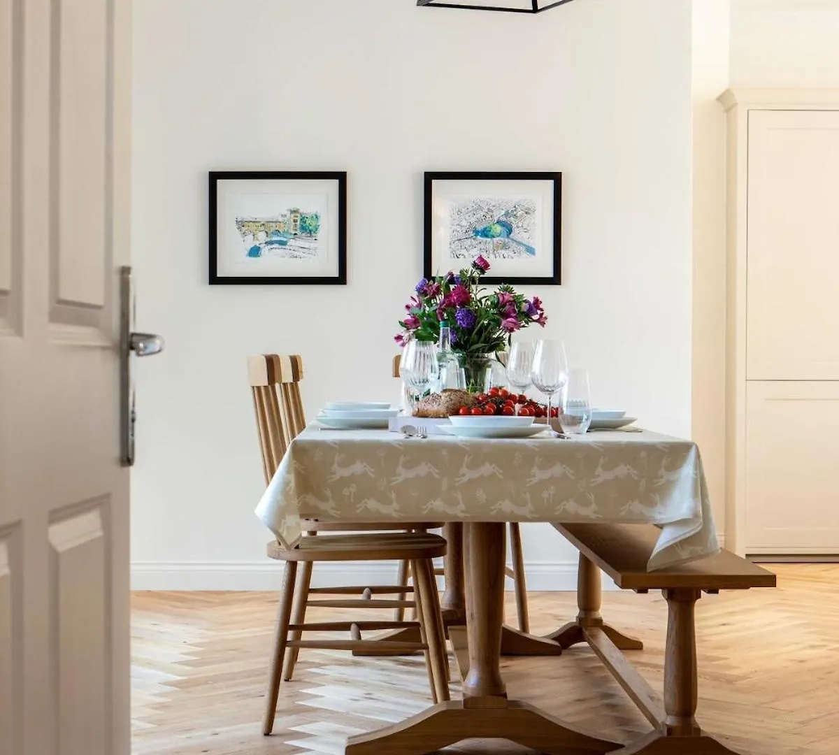 Bright Open Plan Living - Bath - Free Parking Apartment