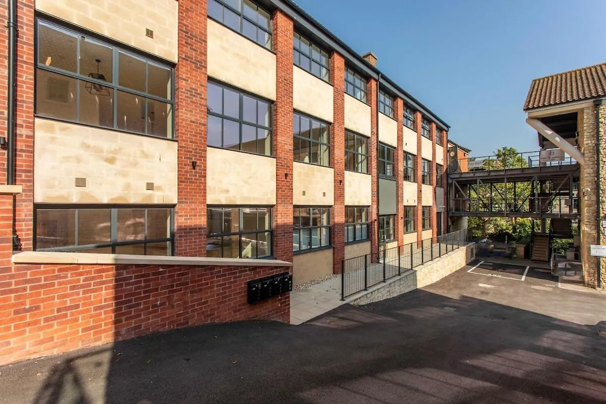 Bright Open Plan Living - Bath - Free Parking Apartment
