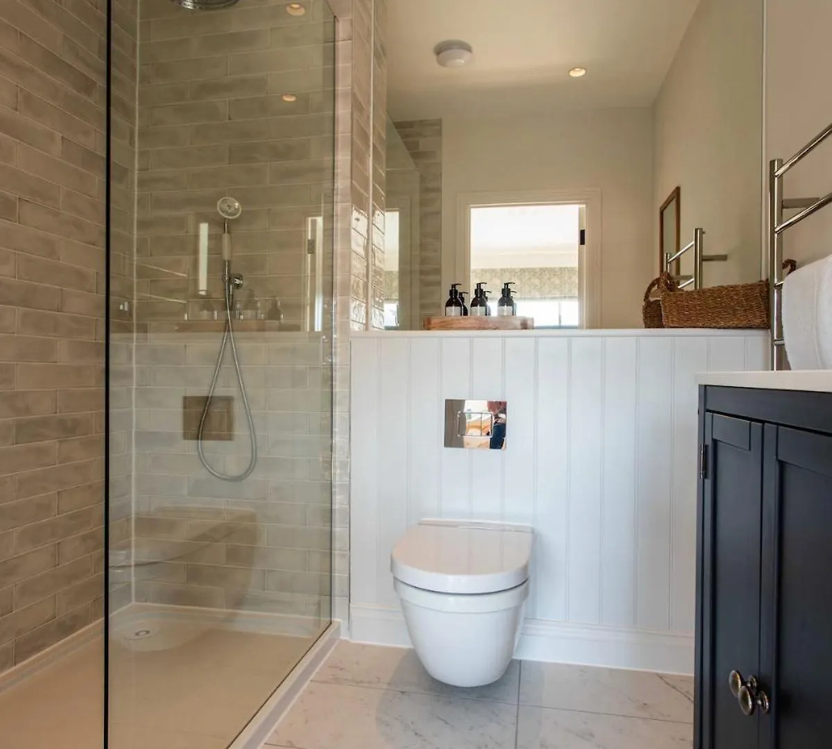 Bright Open Plan Living - Bath - Free Parking Apartment