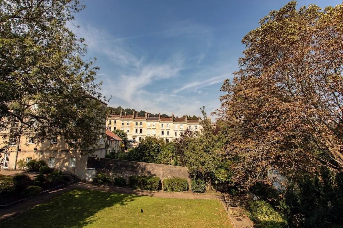Bright Open Plan Living - Bath - Free Parking Apartment 0*,