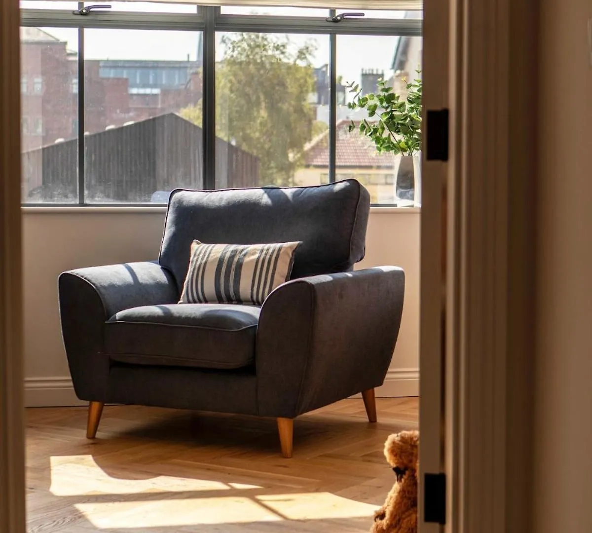 Bright Open Plan Living - Bath - Free Parking Apartment
